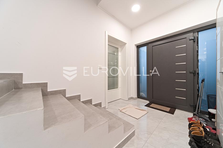 Casa In vendita -  Valpovo
