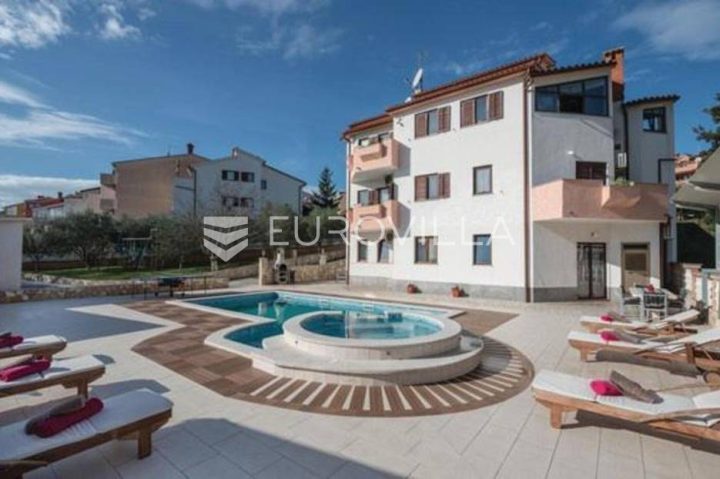 Kuća na prodaju 501 m² – Veruda