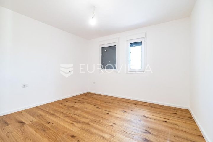 Kuća Na prodaju - Zagrebačka Sveta Nedelja - foto 2/8