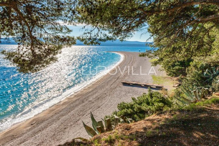 Land for sale 130000 m² – Bol