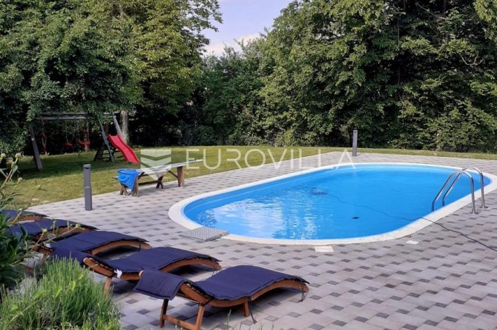 Hiša na predaj 237 m² – Breznica