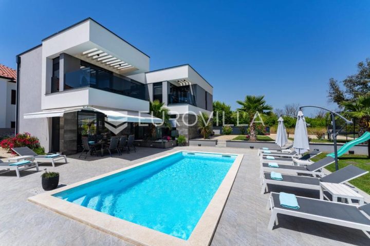 Kuća na prodaju 219 m² – Zaton