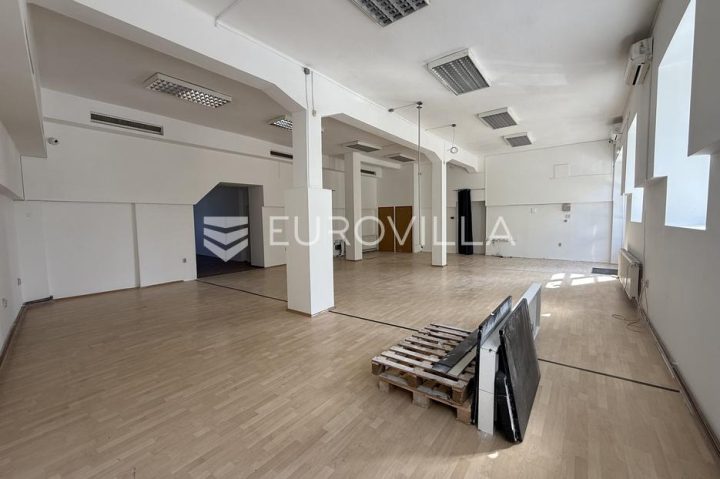 Locaux commerciaux À vendre - Osječko-baranjska Osijek - foto 2/8