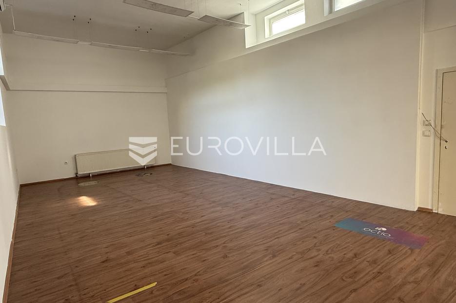 Commerciale In vendita -  Osijek