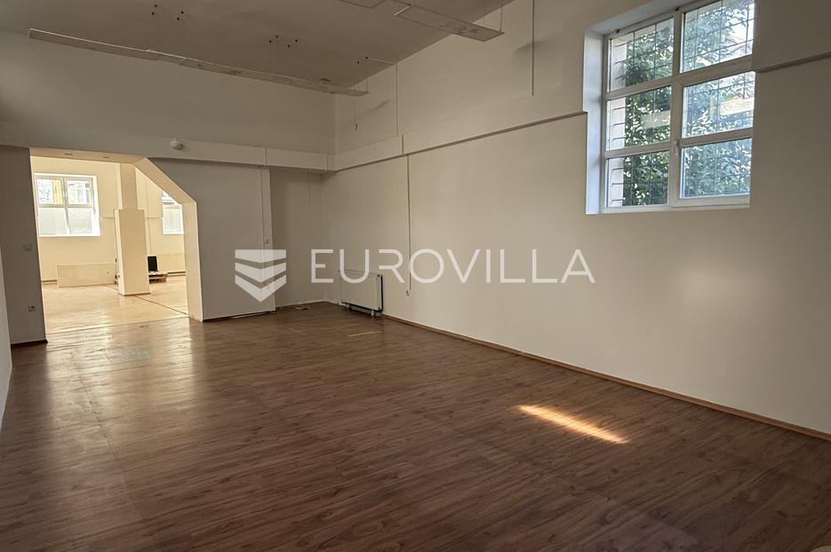 Commerciale In vendita -  Osijek