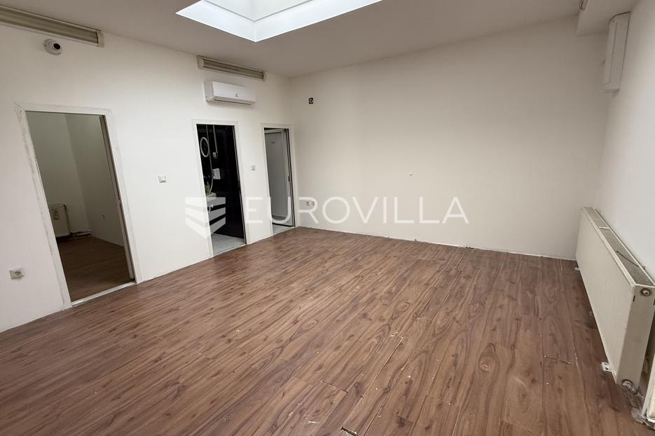 Commerciale In vendita -  Osijek