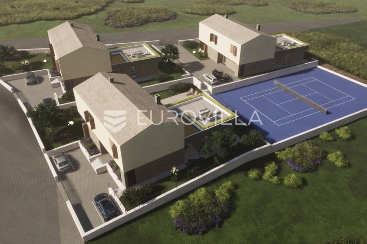 Kuća na prodaju 390 m² – Batlug