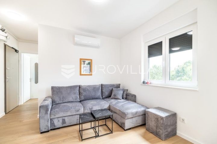 Appartement À louer - Grad Zagreb Donja Dubrava - foto 2/5