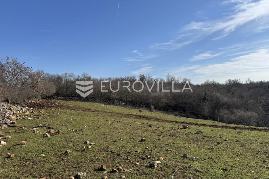 Land For sale - Istarska Višnjan