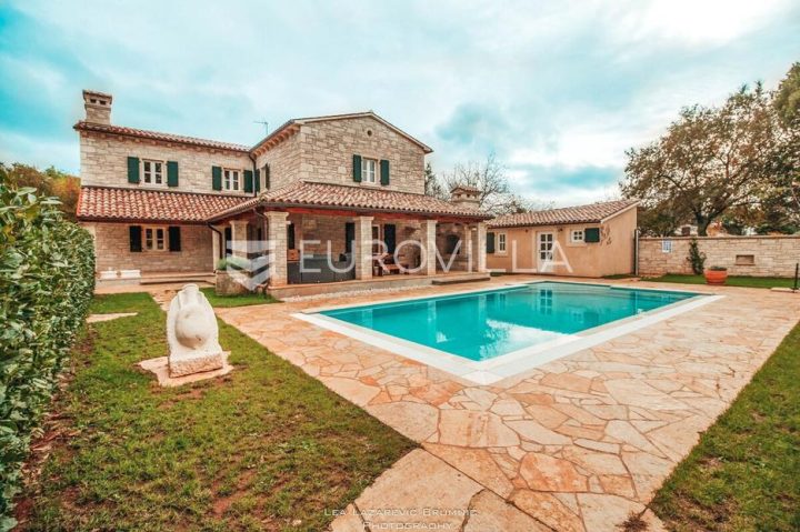 Hiša na predaj 250 m² – Hreljići