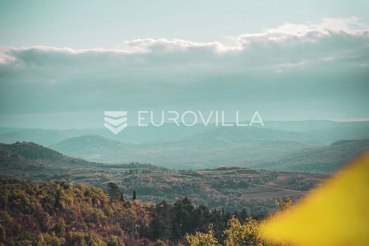 Land for sale 139055 m² – Roč
