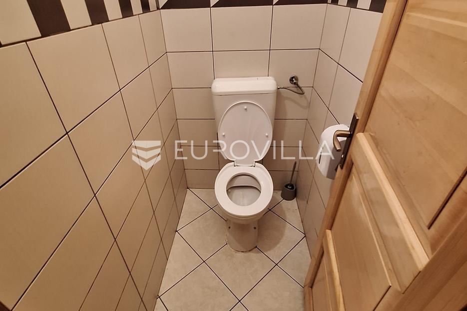 Poslovni prostori Na predaj -  Karlovac