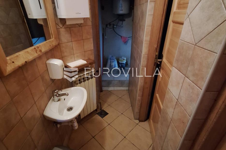 Poslovni prostori Na predaj -  Karlovac