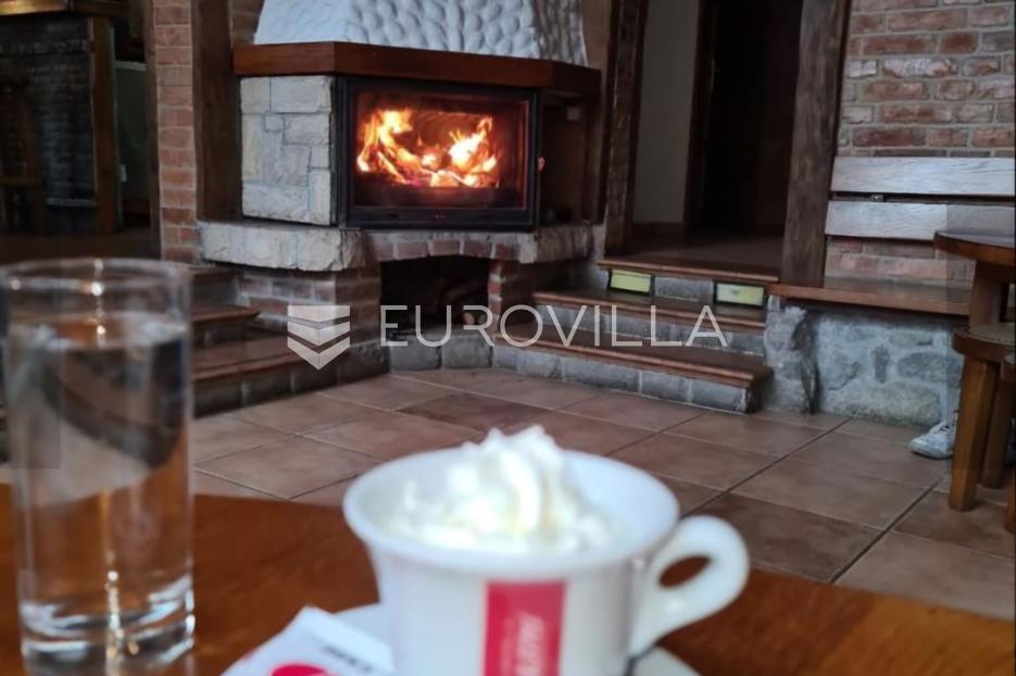 Poslovni prostori Na predaj -  Karlovac