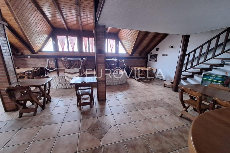 Poslovni prostori Na predaj -  Karlovac