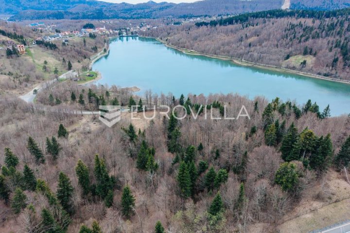 Działka na sprzedaż 15025 m² – Fužine