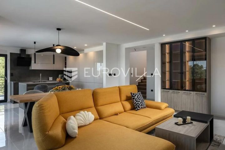 Maison à vendre 232 m² – Kostrena