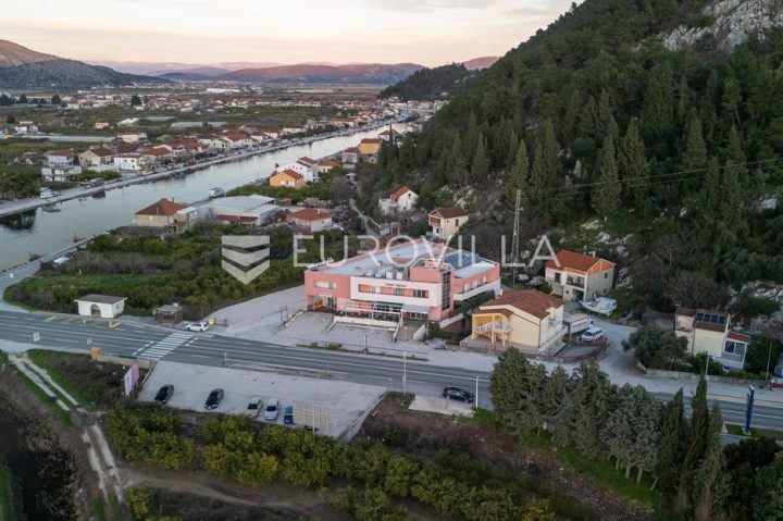 Hotel à vendre 1935 m² – Opuzen