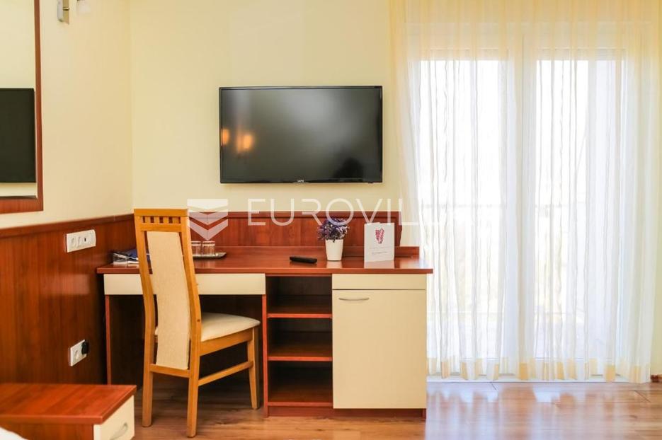Hotel Na sprzedaż -  Opuzen