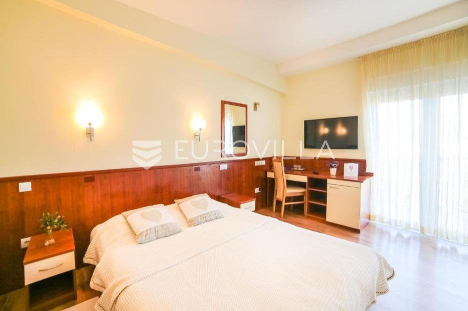 Hotel Na sprzedaż -  Opuzen