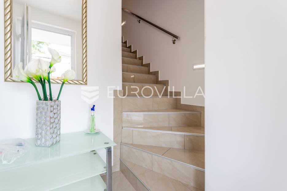 Haus Zu verkaufen - Ličko-senjska Novalja