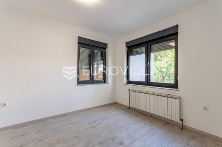 Poslovni prostori na predaj 110 m² – Centar