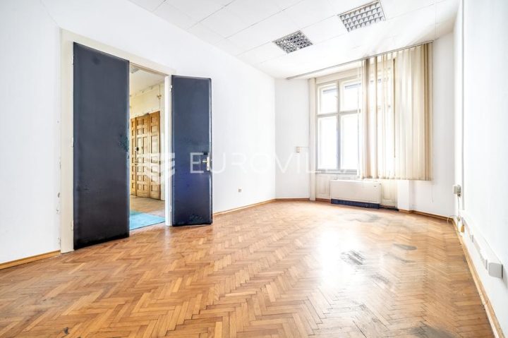 Poslovni prostor na prodaju 247 m² – Donji Grad