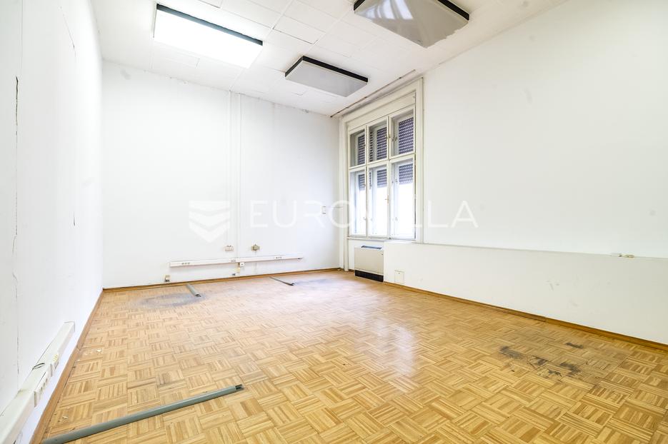 Commerciale In vendita -  Donji Grad