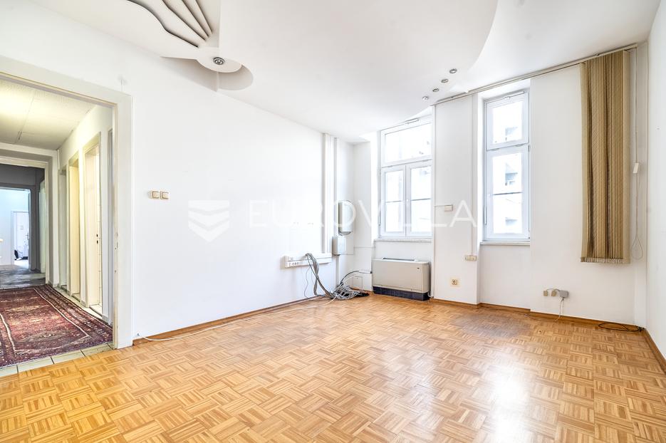Commerciale In vendita -  Donji Grad