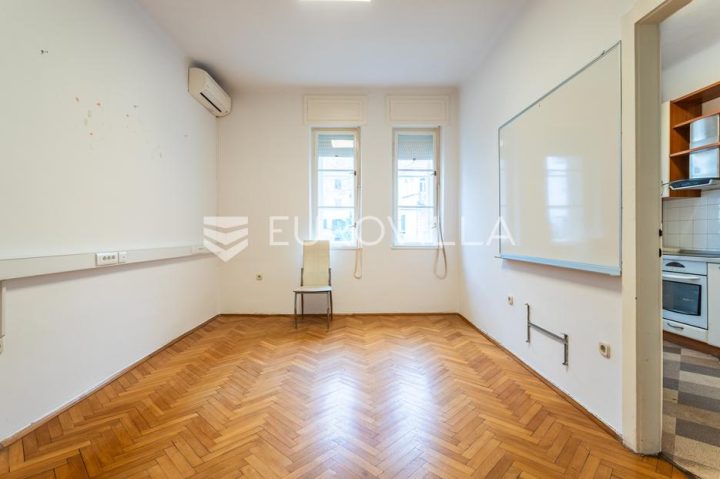 Apartmán na predaj 105 m² – Bačvice