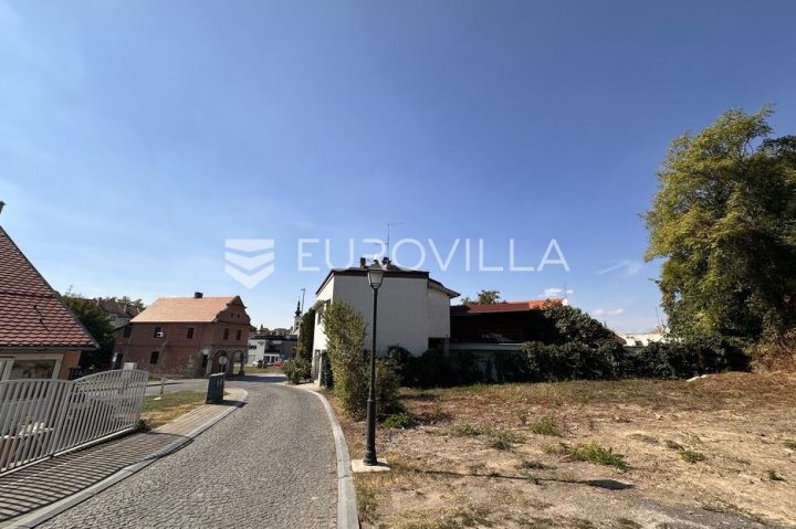 Zemljište na prodaju 341 m² – Centar