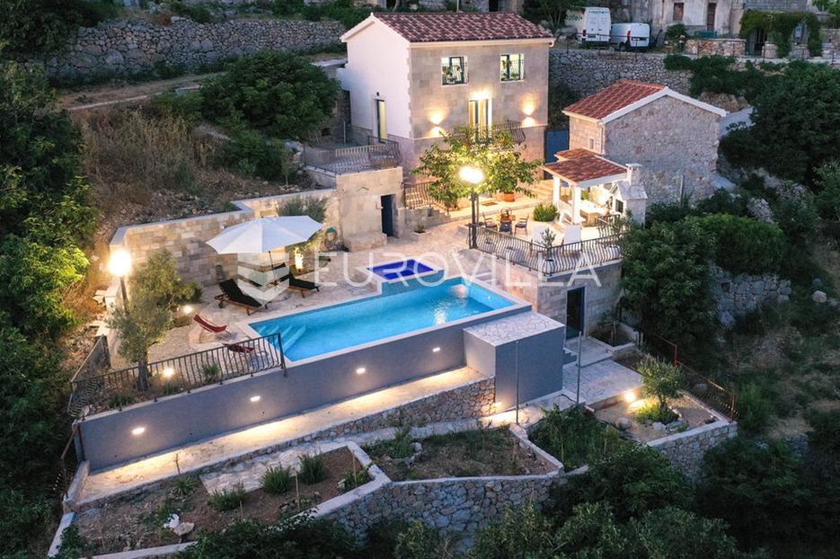Hiša Na predaj -  Omiš