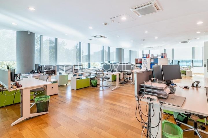 Poslovni prostor za najam 478 m² – Kanal