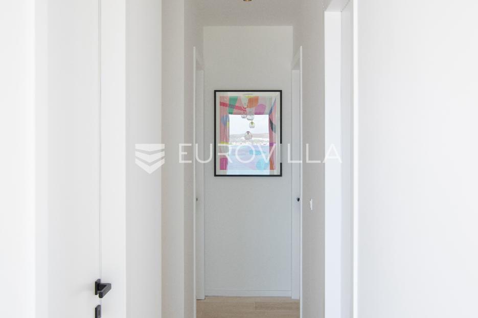 House For sale -  Tkon