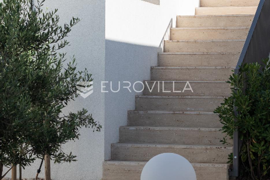 House For sale -  Tkon