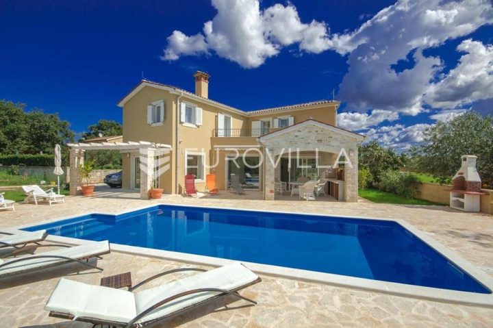 Maison à vendre 236 m² – Vošteni