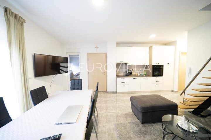 Flat for sale 165 m² – Tisno