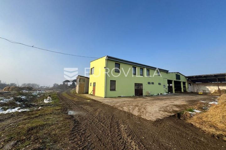 Commerciale in vendita 1948 m² – Selci Đakovački