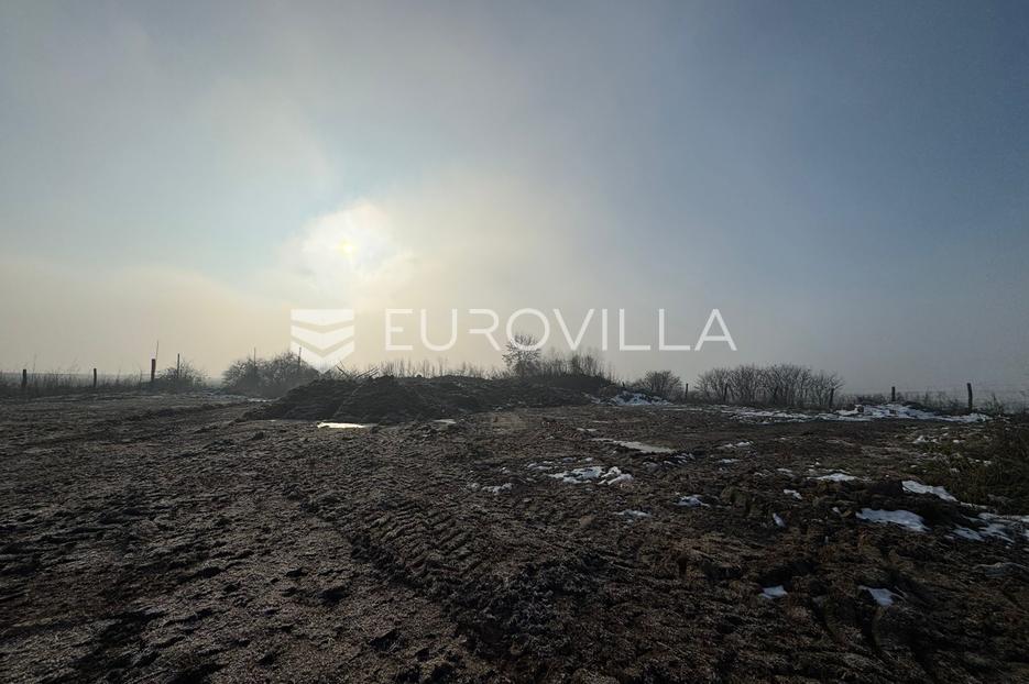 Lokal użytkowy Na sprzedaż -  Đakovo