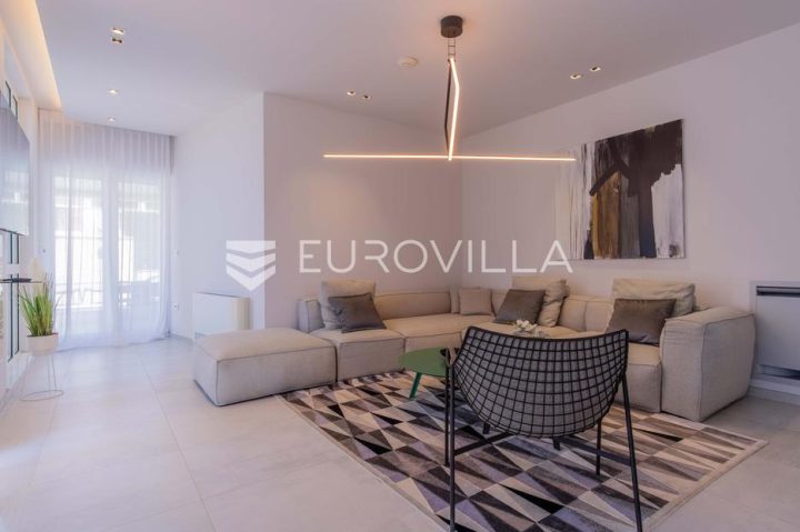 Dům na prodej 181 m² – Funtana
