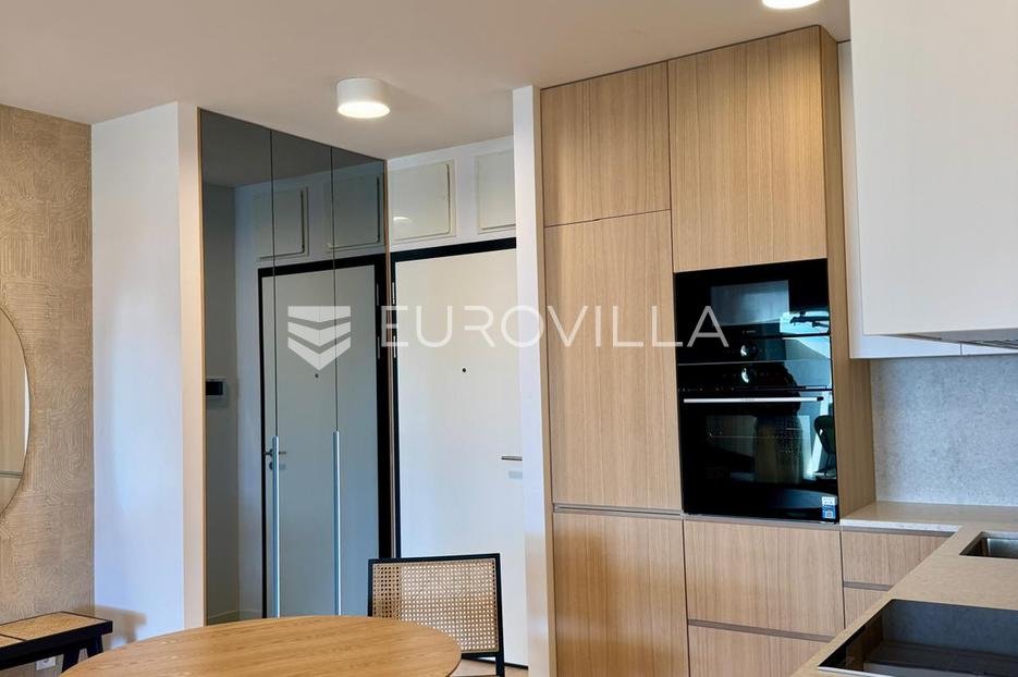 Flat For rent - Splitsko-dalmatinska Split