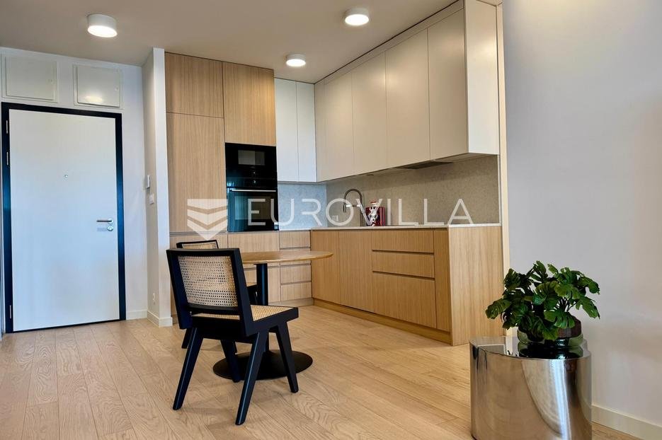 Flat For rent - Splitsko-dalmatinska Split