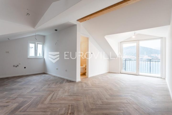 Hiša na predaj 370 m² – Seget Vranjica