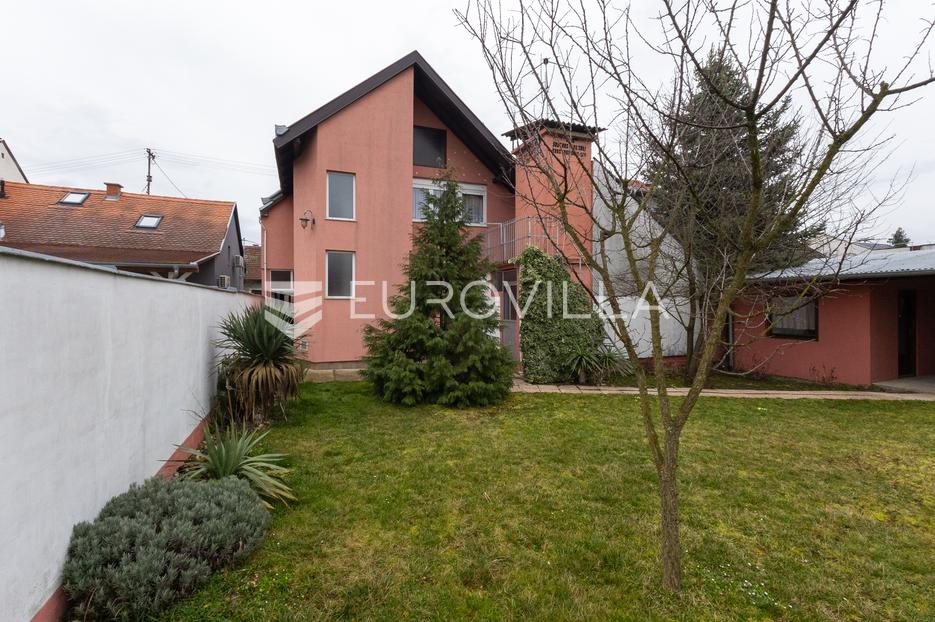 Maison À vendre -  Slavonski Brod