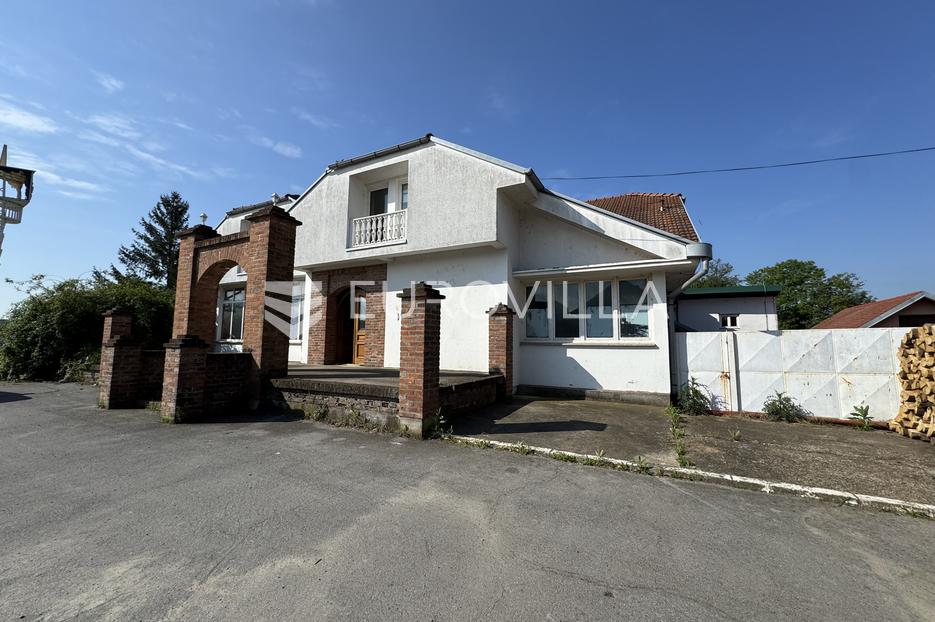 Haus Zu verkaufen -  Satnica Đakovačka