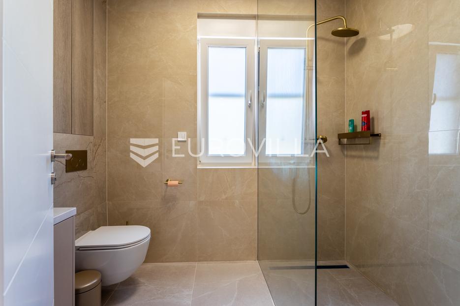 Casa In vendita - Splitsko-dalmatinska Trogir - Okolica