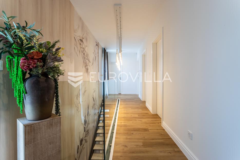 Casa In vendita - Splitsko-dalmatinska Trogir - Okolica