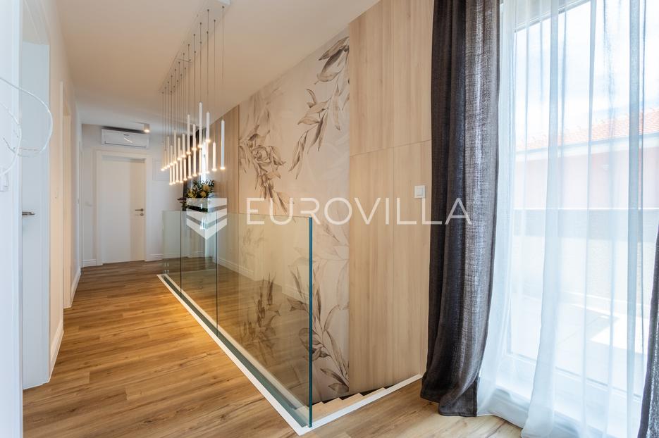 Casa In vendita - Splitsko-dalmatinska Trogir - Okolica