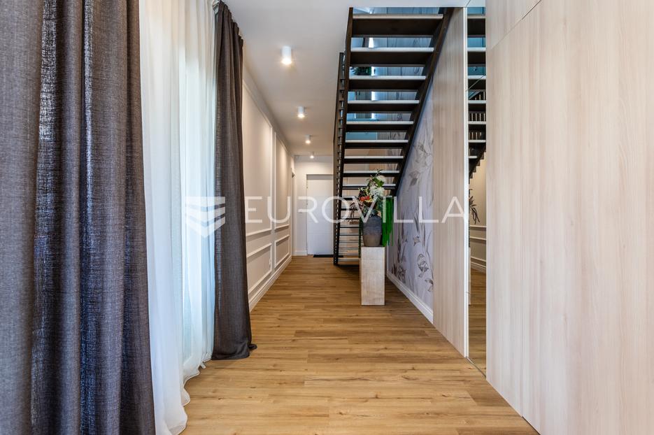 Casa In vendita - Splitsko-dalmatinska Trogir - Okolica