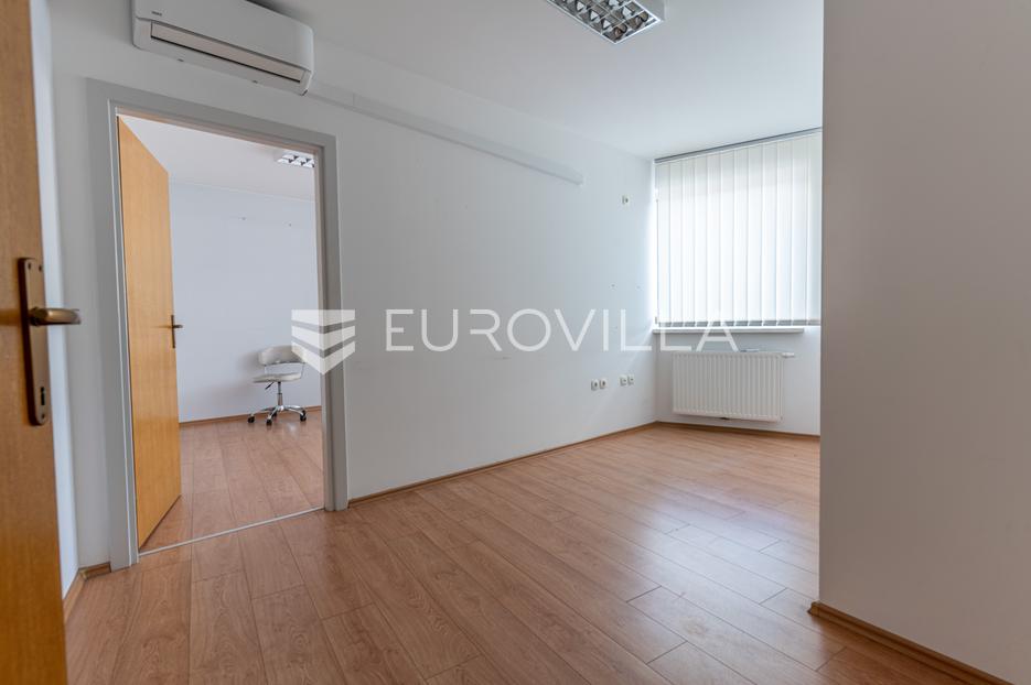 Lokal użytkowy Na sprzedaż -  Požega